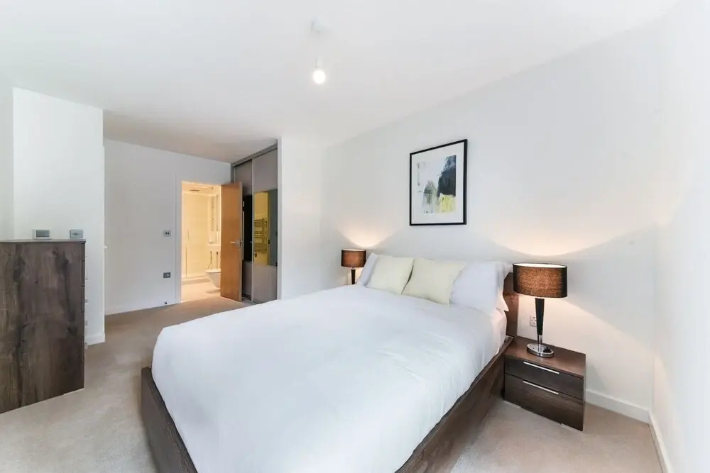 LUXURY Apartment Next to London RAF Museum