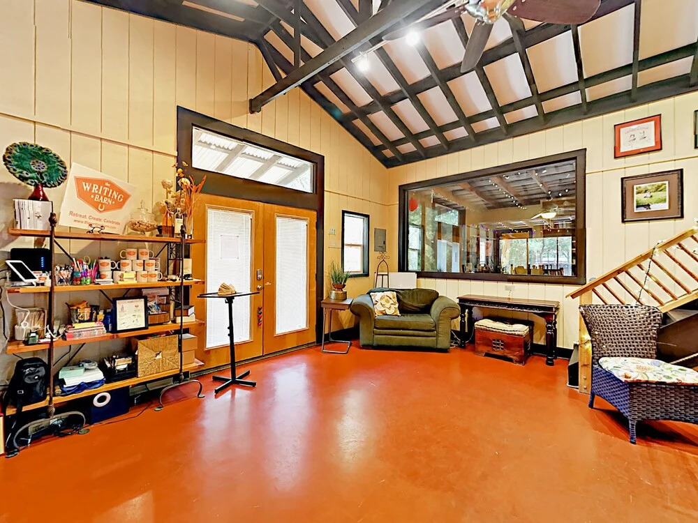 10202 Wommack Rd Cabin - 1 Br cabin by RedAwning