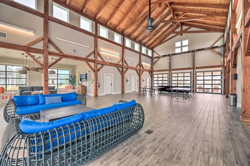Beaufort Getaway w/ Pool Access, 2 Mi to Downtown!