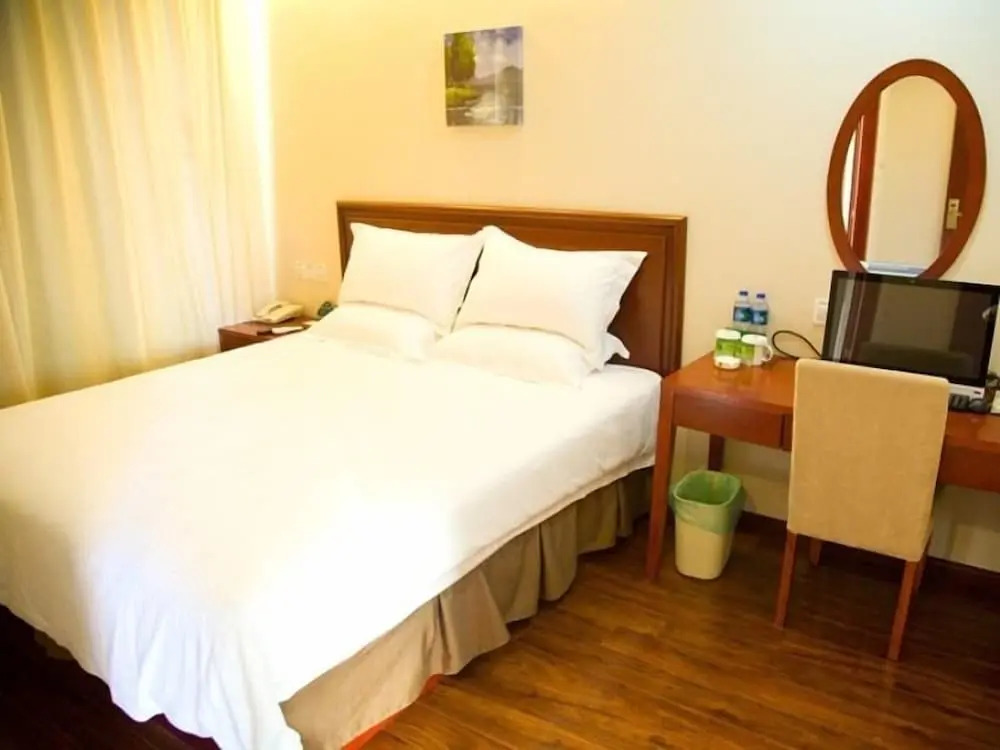 GreenTree Inn Jiangsu Suzhou Kunshan Huaqiao House