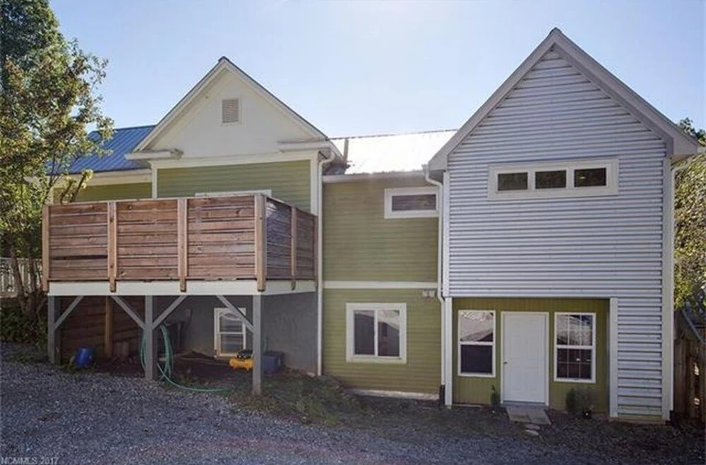 The Lime House W/ 2 Kitchens & Large Fenced Yard 4 Bedroom Home