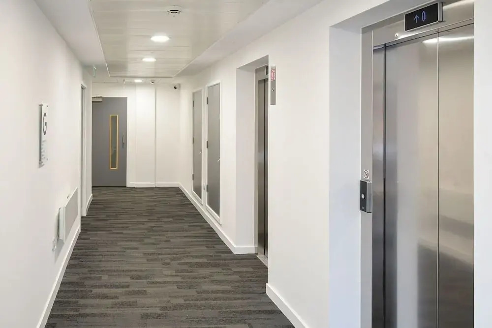 Hilltop Serviced Apartments - Salford
