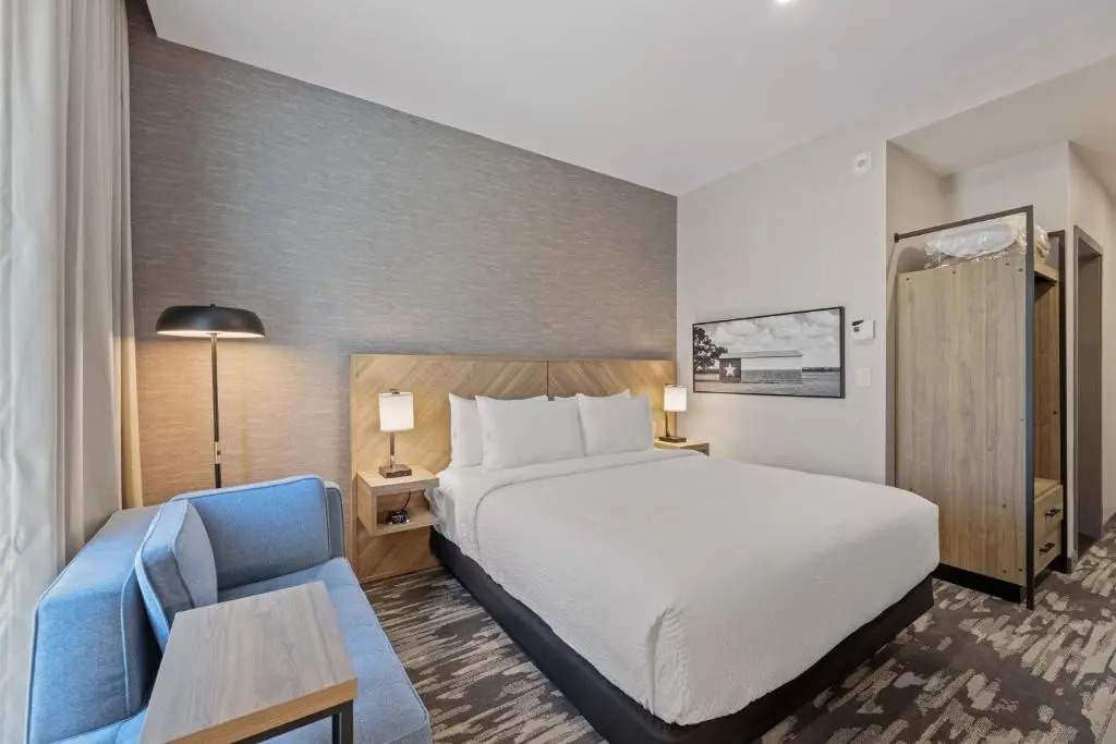 Sandman Signature Dallas Las Colinas Hotel & Suites