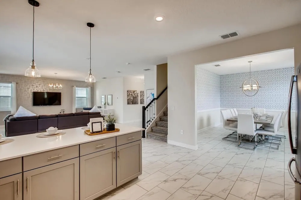 8908 CC - 6BR Luxury Home: Private Pool