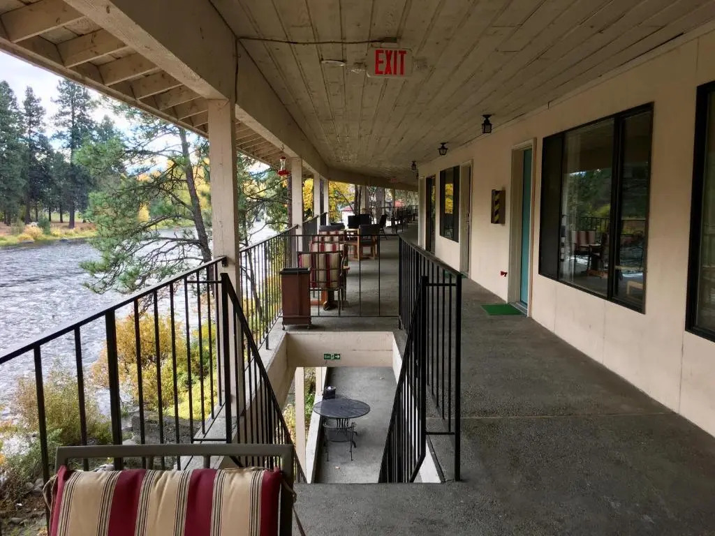 Rivers Edge Lodge