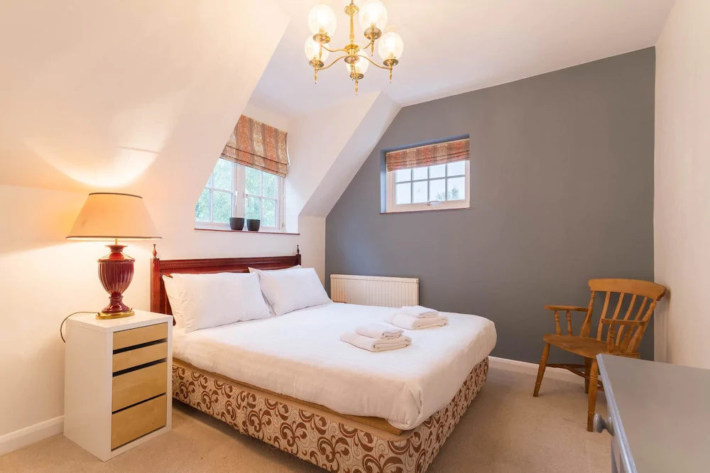 NEW Cosy 2 Bedroom Detached House West Finchley