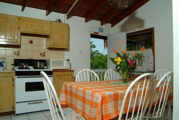 Tropical Breeze Vacation Home and Apartments