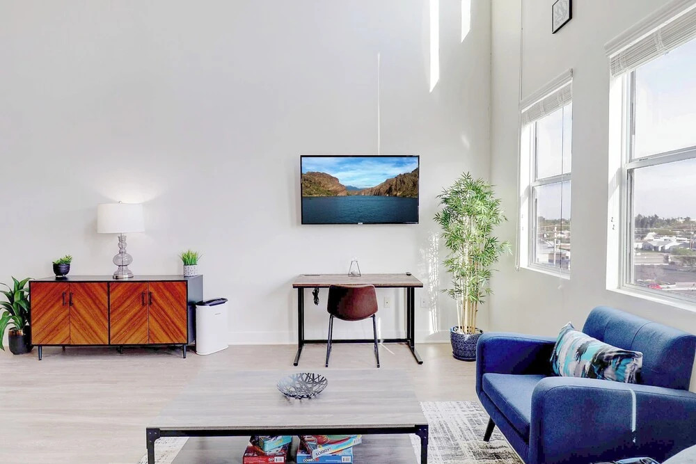 Loft with Views-King Bed-Close to Shop/Dine-Parking 4011