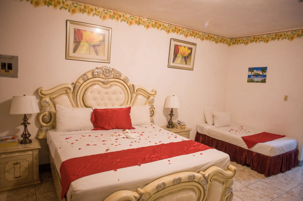 Gloriana Hotel