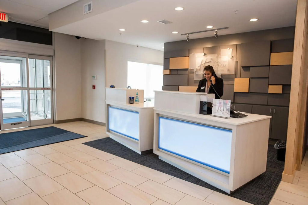 Holiday Inn Express & Suites Marietta by IHG