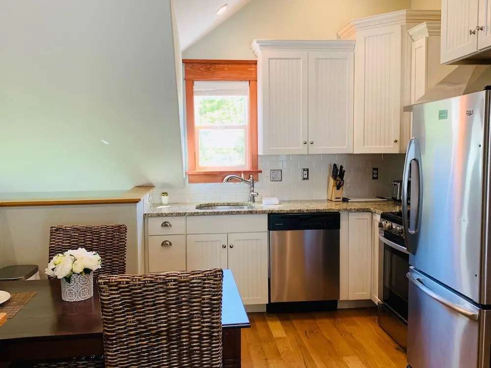 Chic Carriage House Near old Town W/free Bikes!