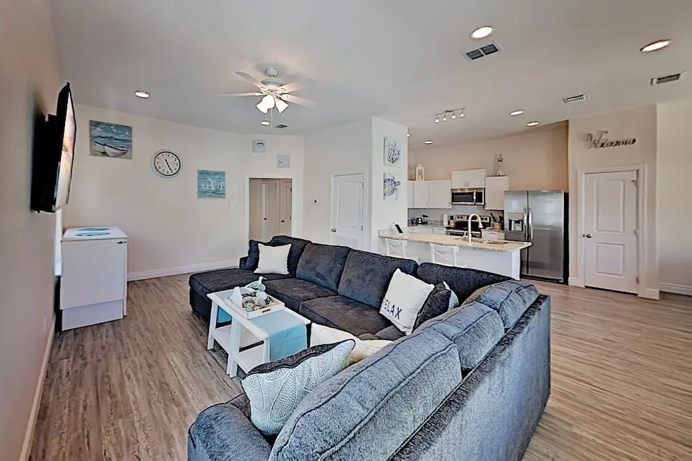 110nnaut 2 Bedroom Home