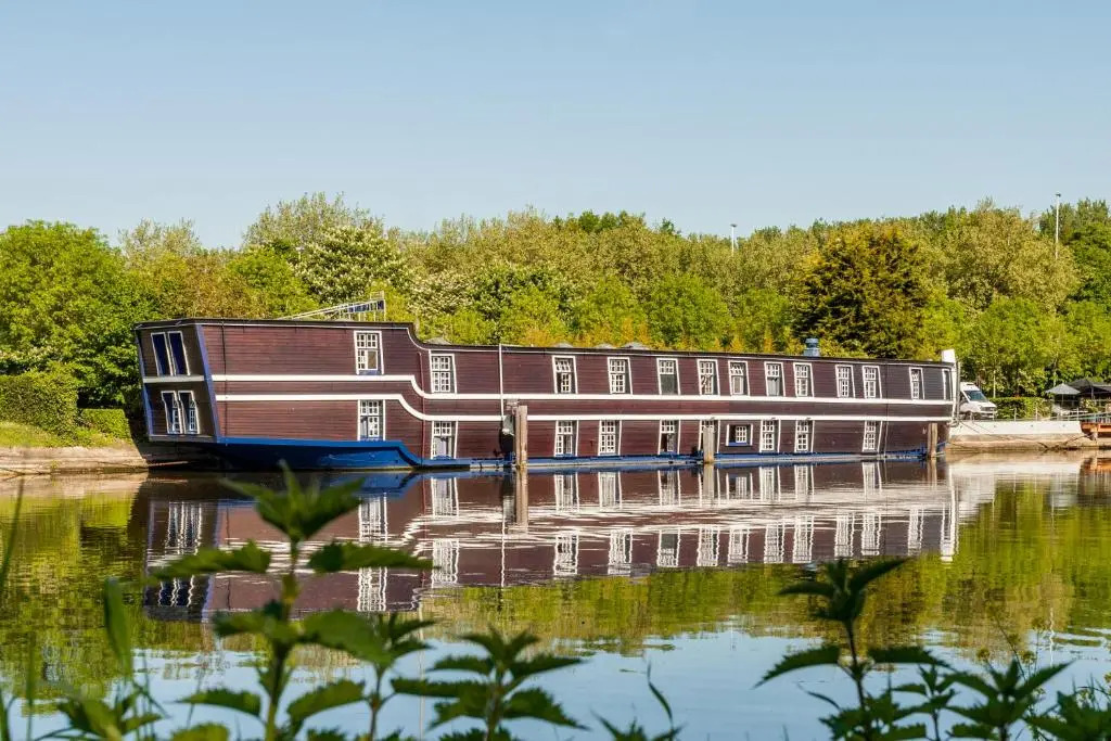 Boat Hotel De Barge