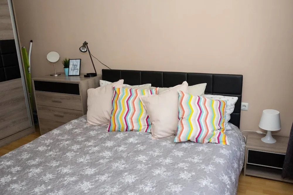Riviera Park, Golden Sands 1-Bd Chic Apartment