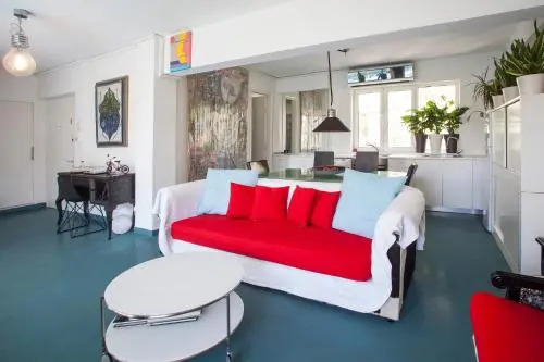 Central Apt Private Balcony & Rooftop Access - CT1