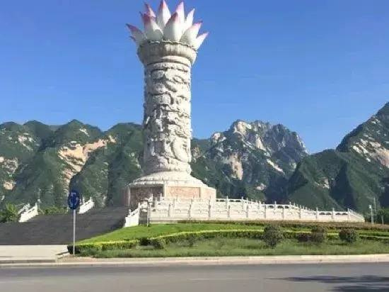 Jingjia Hotel (Huashan Scenic Area Visitor Center)