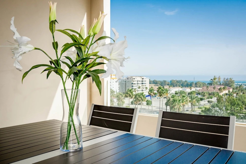 ALB301-New 2 bedroom apt with shared roof top pool