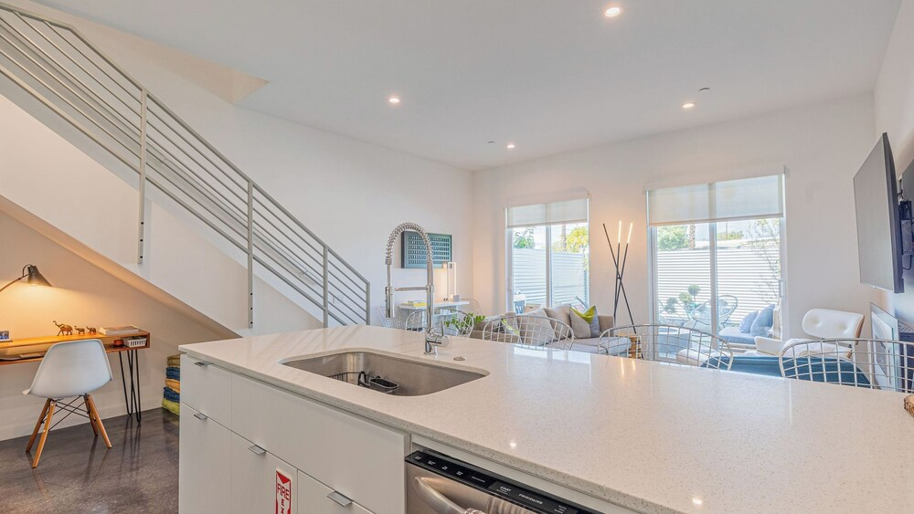 Zanjero by Avantstay Mins From Downtown Palm Springs Private Terrace, Shared Pool