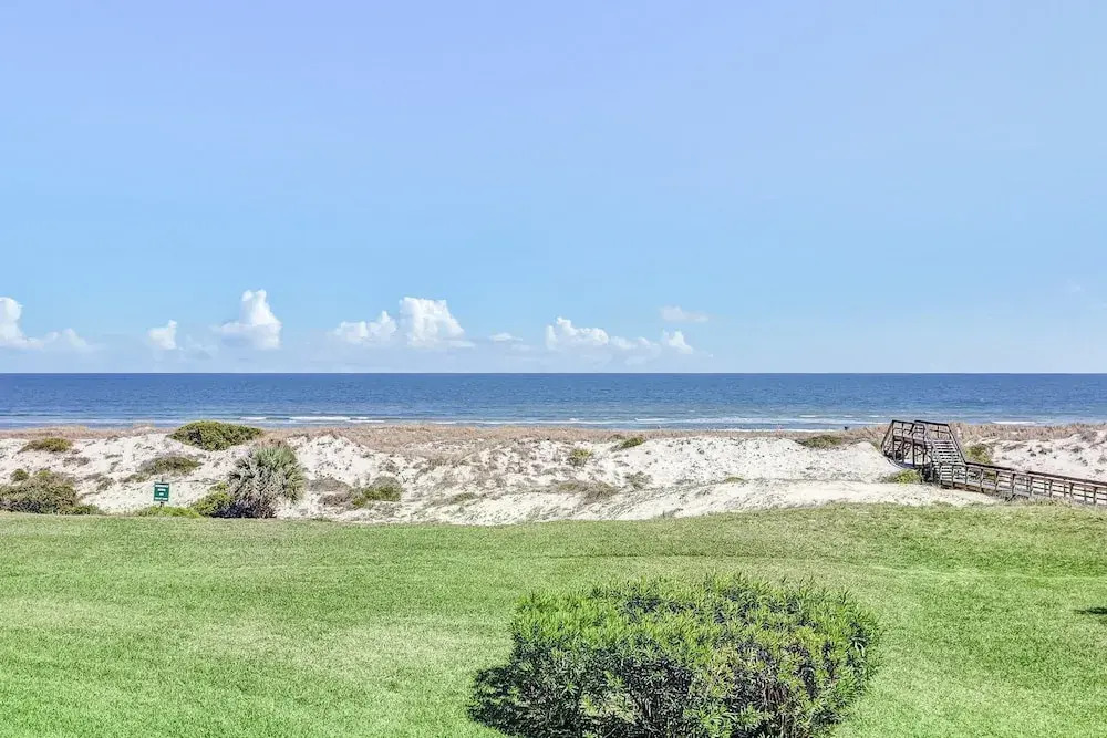 Sailmaker 203 Lovely 2BR Oceanfront Patio Pool
