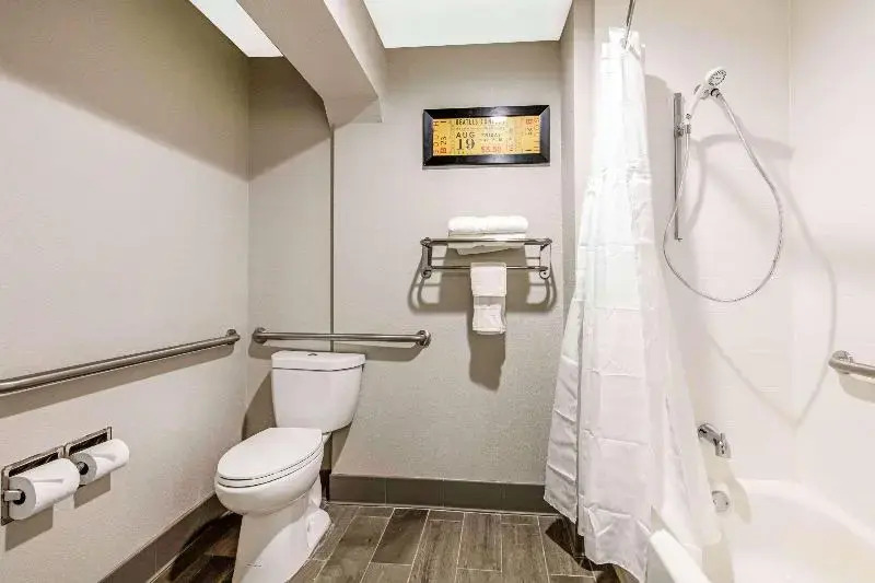 Comfort Inn & Suites Airport