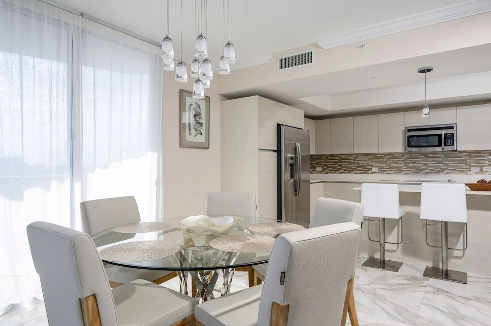 New Listing! Luxe Beach Dream W/ Infinity Pool 3 Bedroom Condo