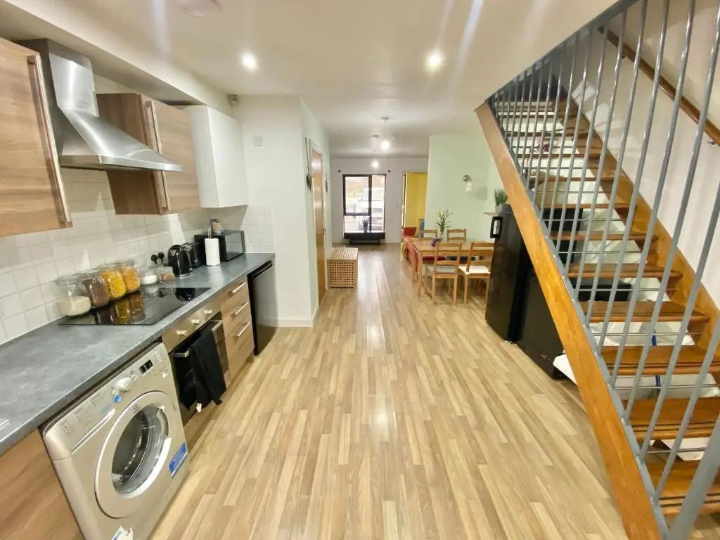 Spacious 5 bed townhouse Manchester, Salford Qauys - Two Bedroom with Parking