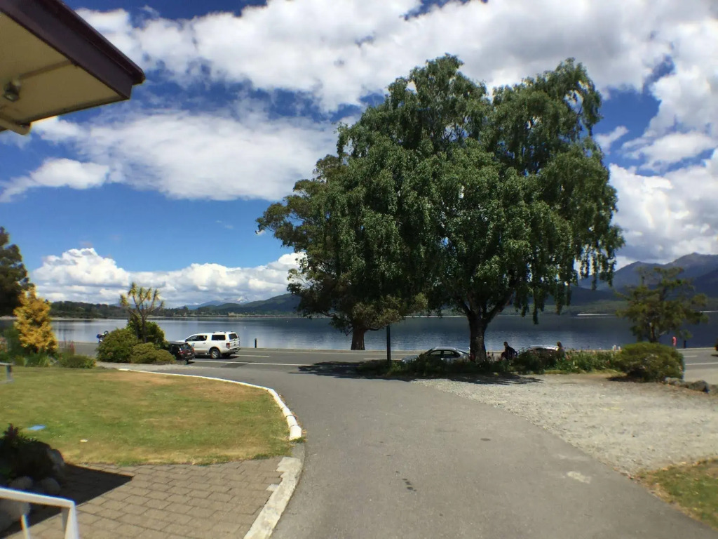 Te Anau Lakefront Backpackers