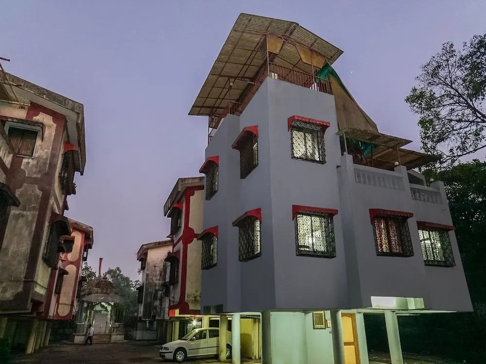 OYO 23069 Home Grand 4BHK Lonavala
