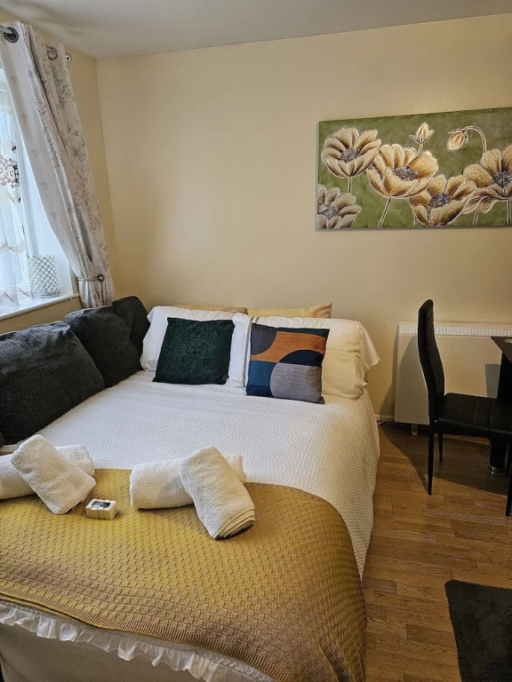 Inviting 1-bed Apartment in London, Near Hotsput