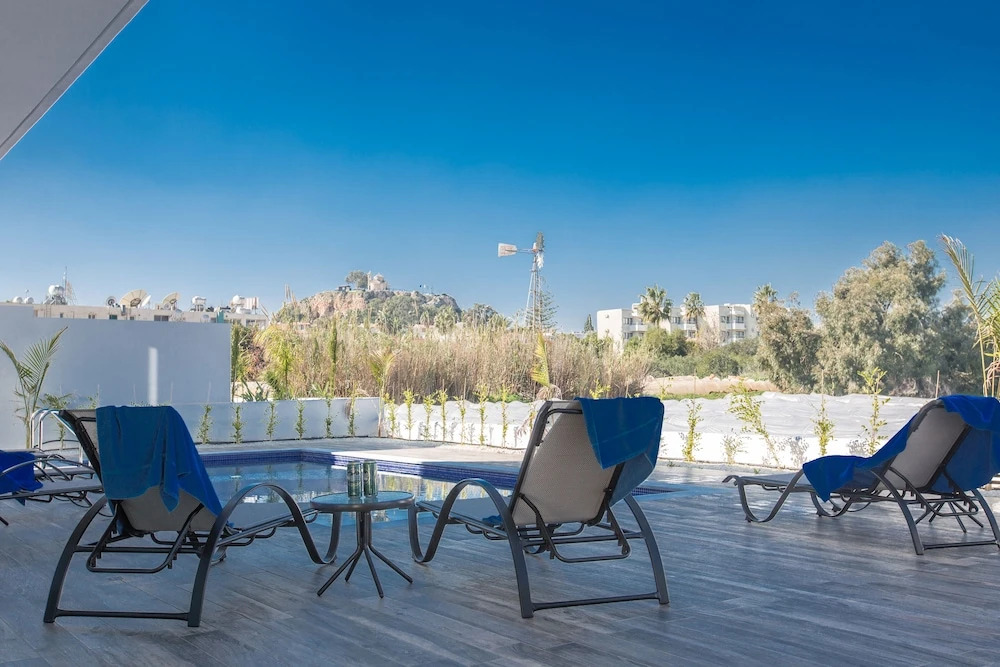 Villa Prol17, Exquisite 5bdr Villa With Pool, Close to Fig Tree Bay Beach