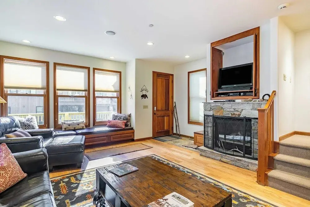 Pacific Street Townhome 514b by Avantstay Cute Townhouse in the Heart of Telluride!