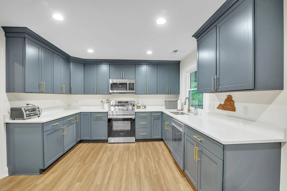Woodhaven: Your Serene Countryside Escape 5 Bedroom Farmhouse by RedAwning