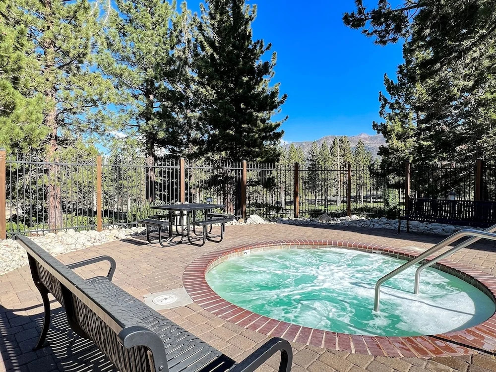 Solstice 11 Amazing Location on Golf Course, Heated Garage, Private Washer Dryer by RedAwning