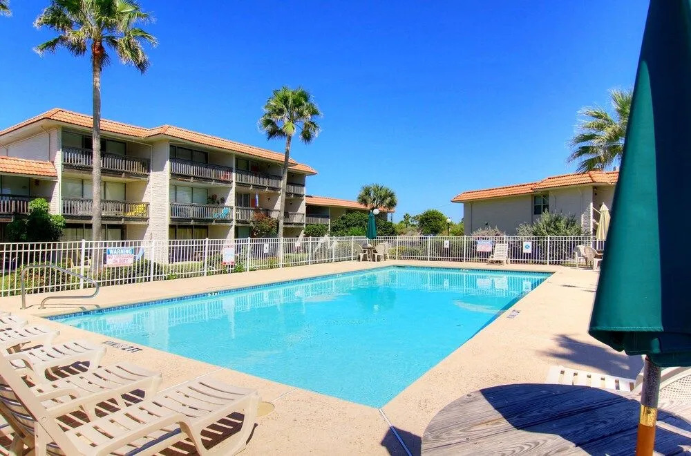 Tropical Haven 2 Bedroom Condo by Redawning