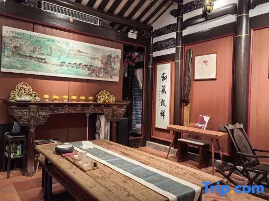 Xiaohe Chinese Inn (Chaozhou Ancient City Paifang Street)