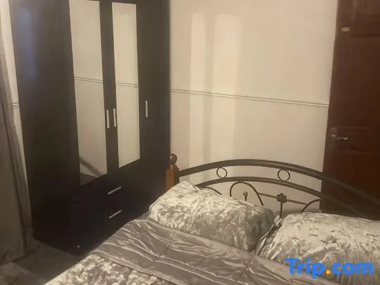 Cozy Private Room with Modern Amenities in Dagenham