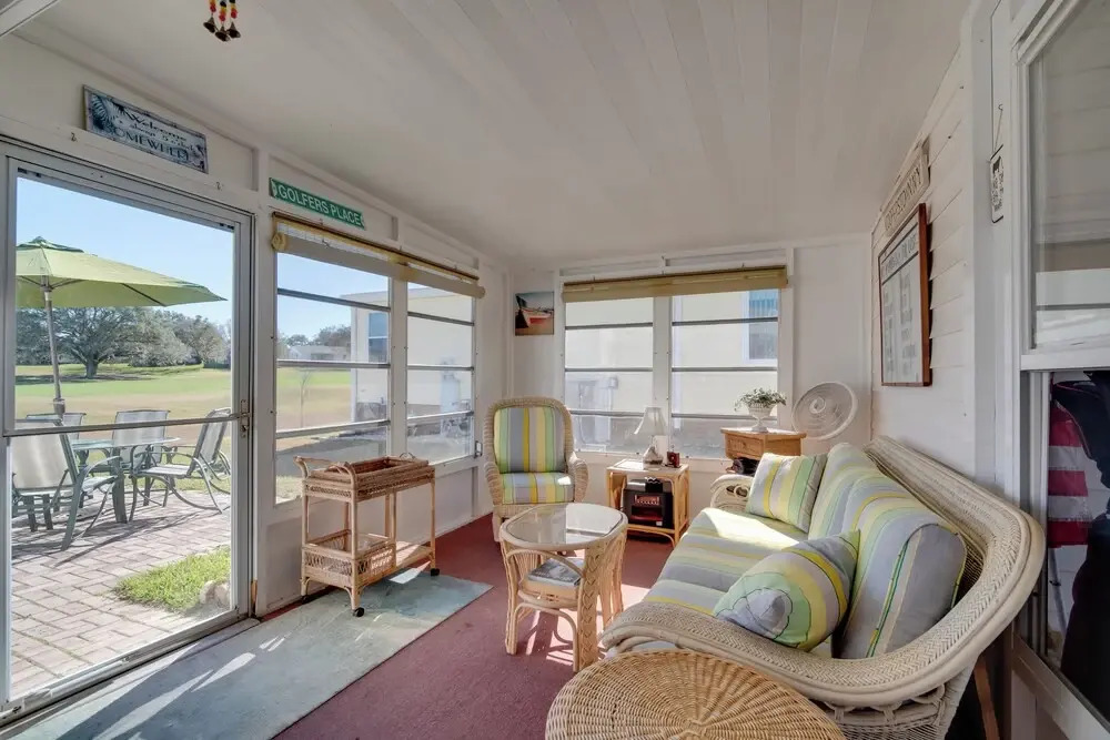Lady Lake House with Lanai and Community Pool!