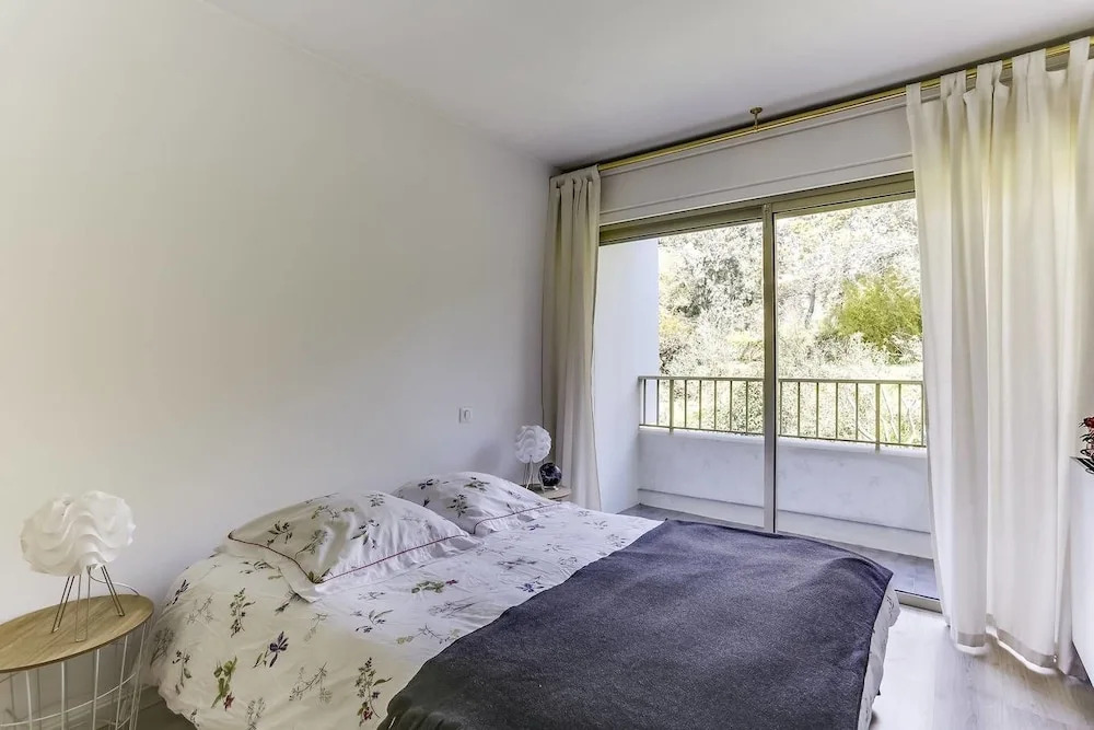 Apartment in Cannes w sea View, Nice Pool & Tennis