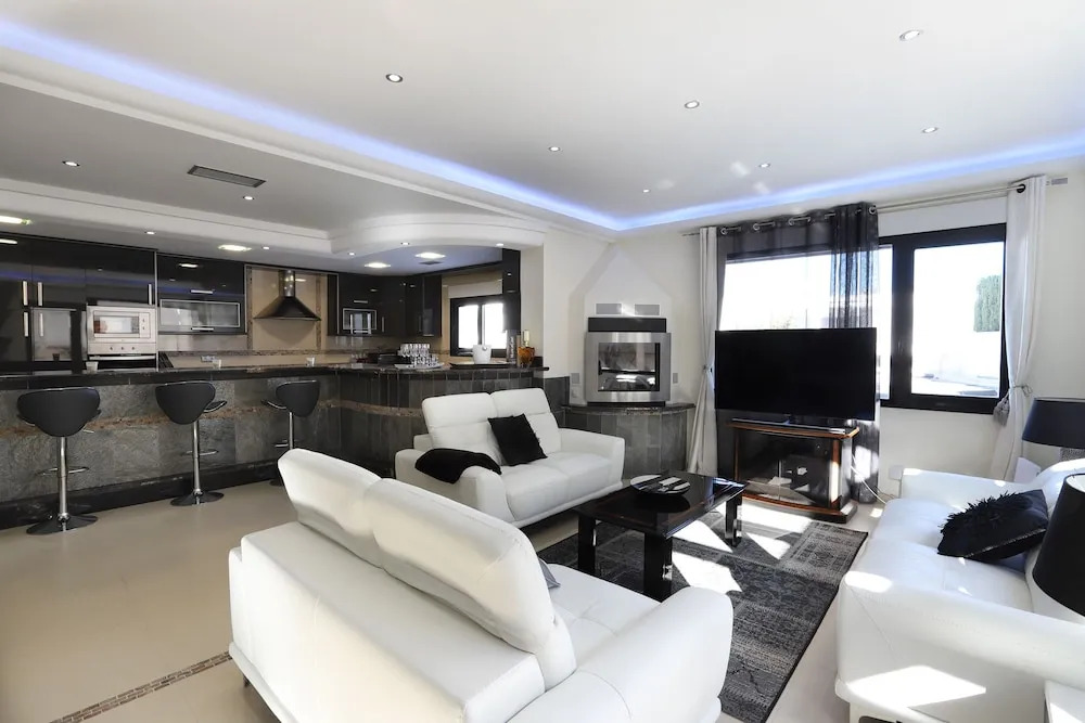 DREAM VILLA IN ALBIR BLUELINE