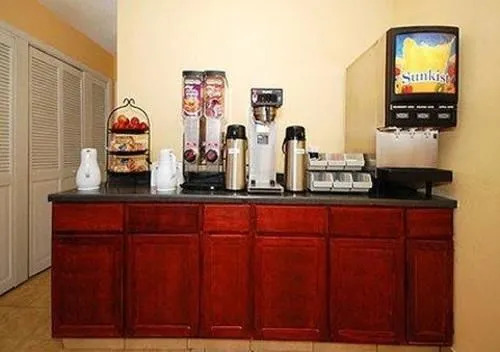 Rodeway Inn And Suites Newport News