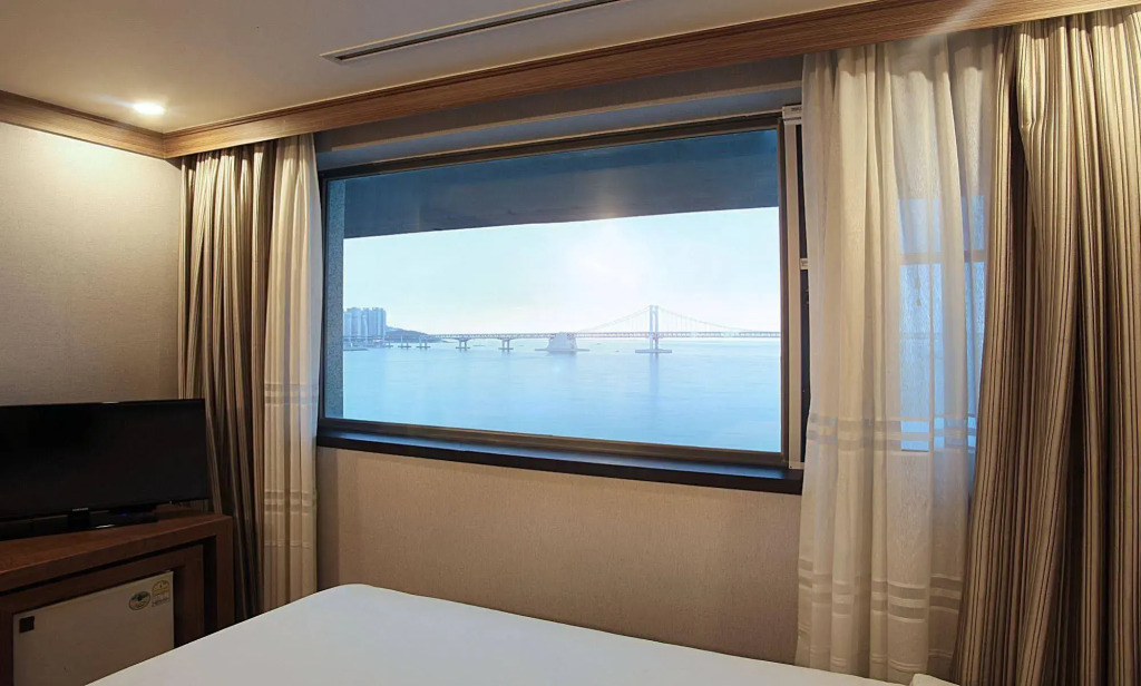 Dawn Beach Hotel