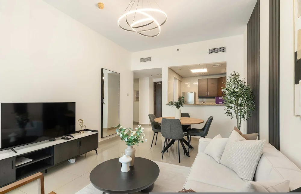 Silkhaus New 1bdr Stay at Dubai Production City in Centrium Tower