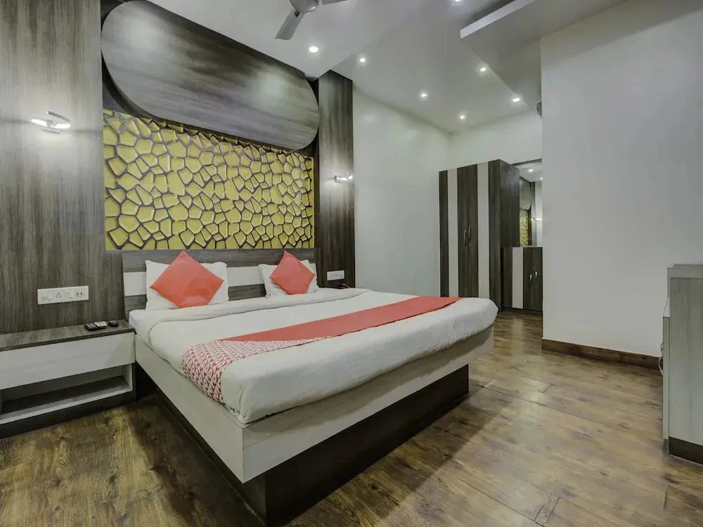 Savoy Hotel By OYO Rooms