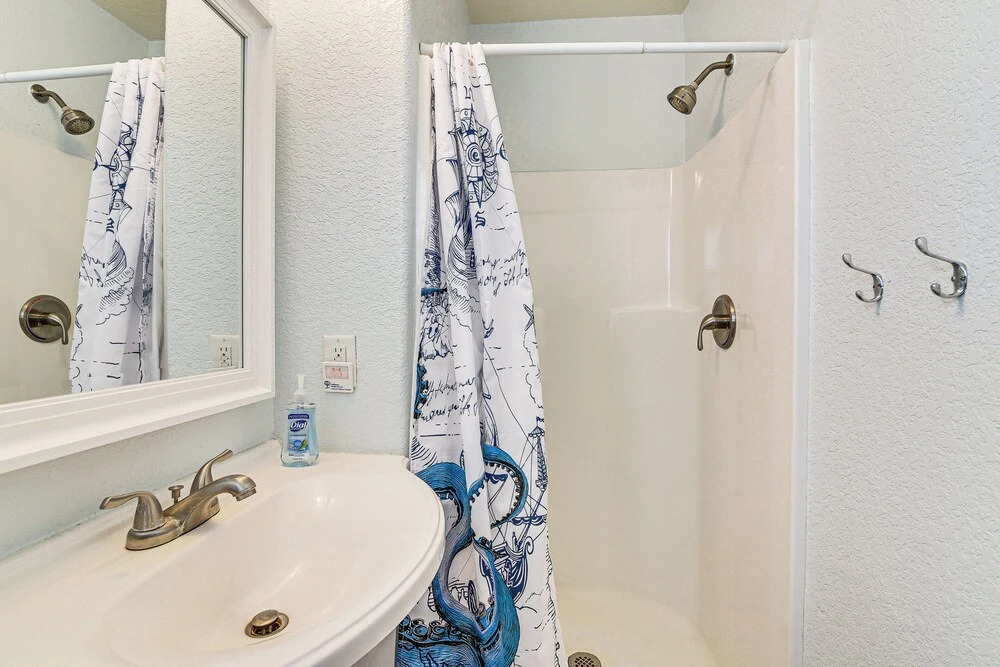 Walk to Shore & Eats: Surfside Beach Gem w/ Deck