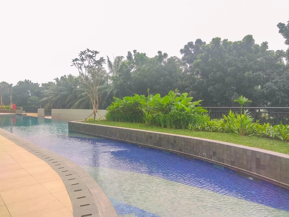 Modern And Comfy Studio At Transpark Cibubur Apartment