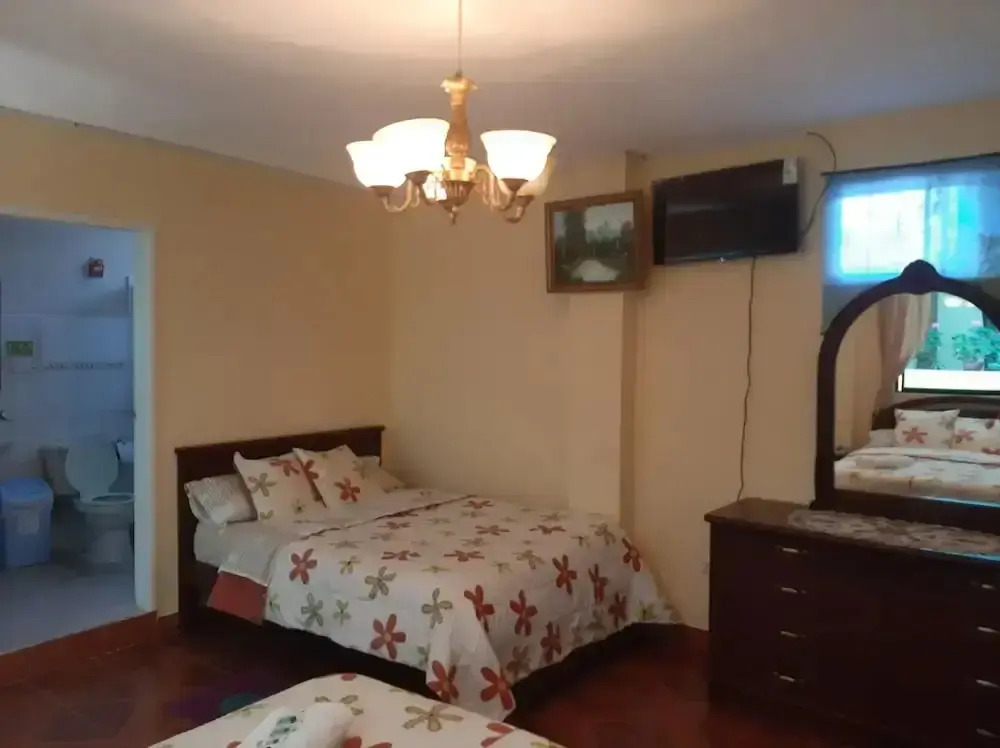 Hostal Charvic 2