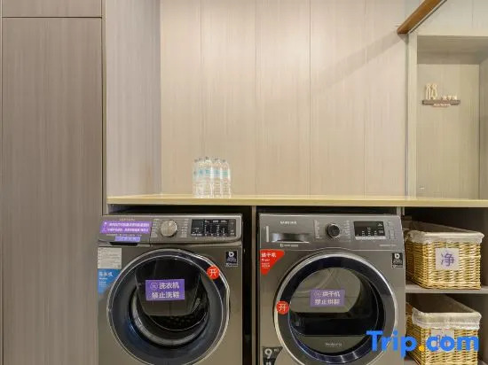 HanTing Premium Hotel (Dalian Renmin Road, Gangwan Square Metro Station)