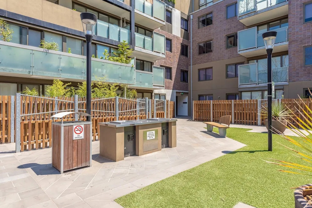 Fitzroy lifestyle 1 bed with pool, spa, sauna & gym