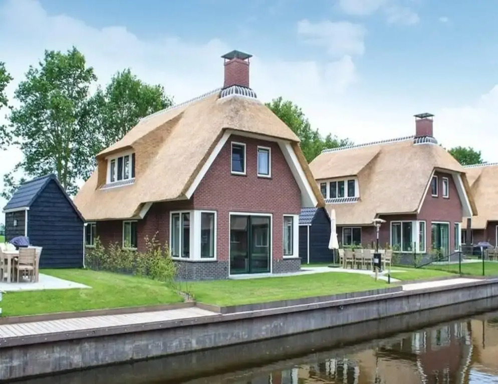 Villa in Friesland with Sauna and Jetty