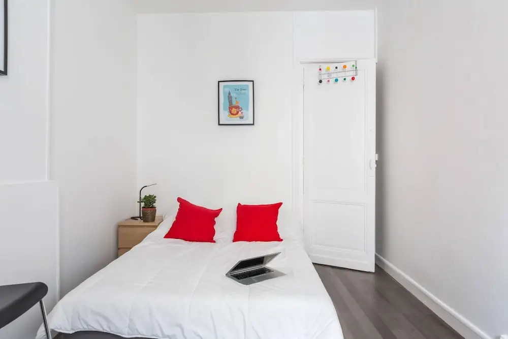 Homely Apartment Near Place de la Victoire